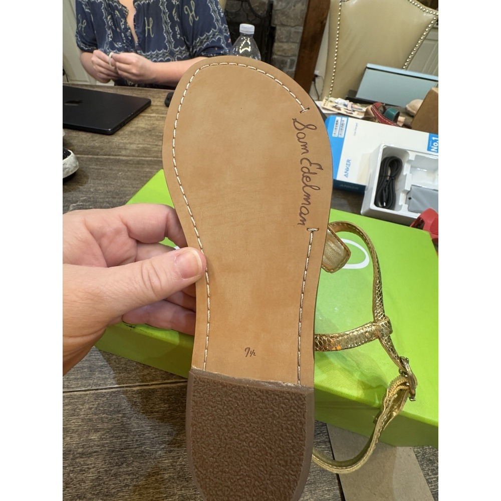 Woman's Sandals Sam Edelman Gigi Gold Metallic Leather Size 7.5 Thong - Picture 5 of 7